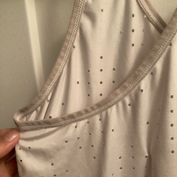 [3/23$]✨ White Workout Tank Top - Picture 3 of 3